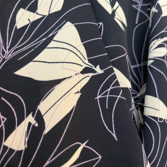 Banana Republic Sleeveless Blouse - Picture 3 of 5